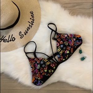 HOST PIC Altar’d State black floral bikini top❤️❤️